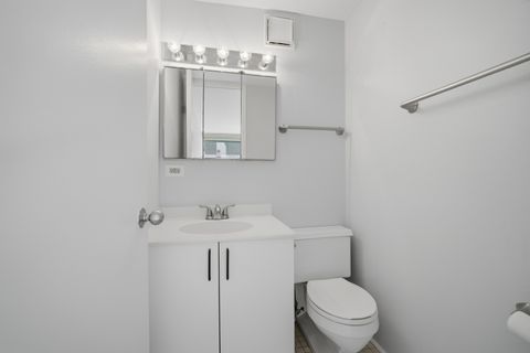 Tiny photo for 840 Michigan Avenue #10, Evanston, IL 60202 (MLS # 12602090)