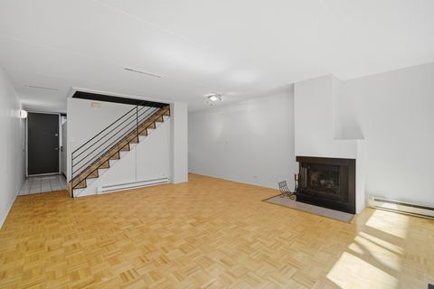 Tiny photo for 840 Michigan Avenue #10, Evanston, IL 60202 (MLS # 12602090)