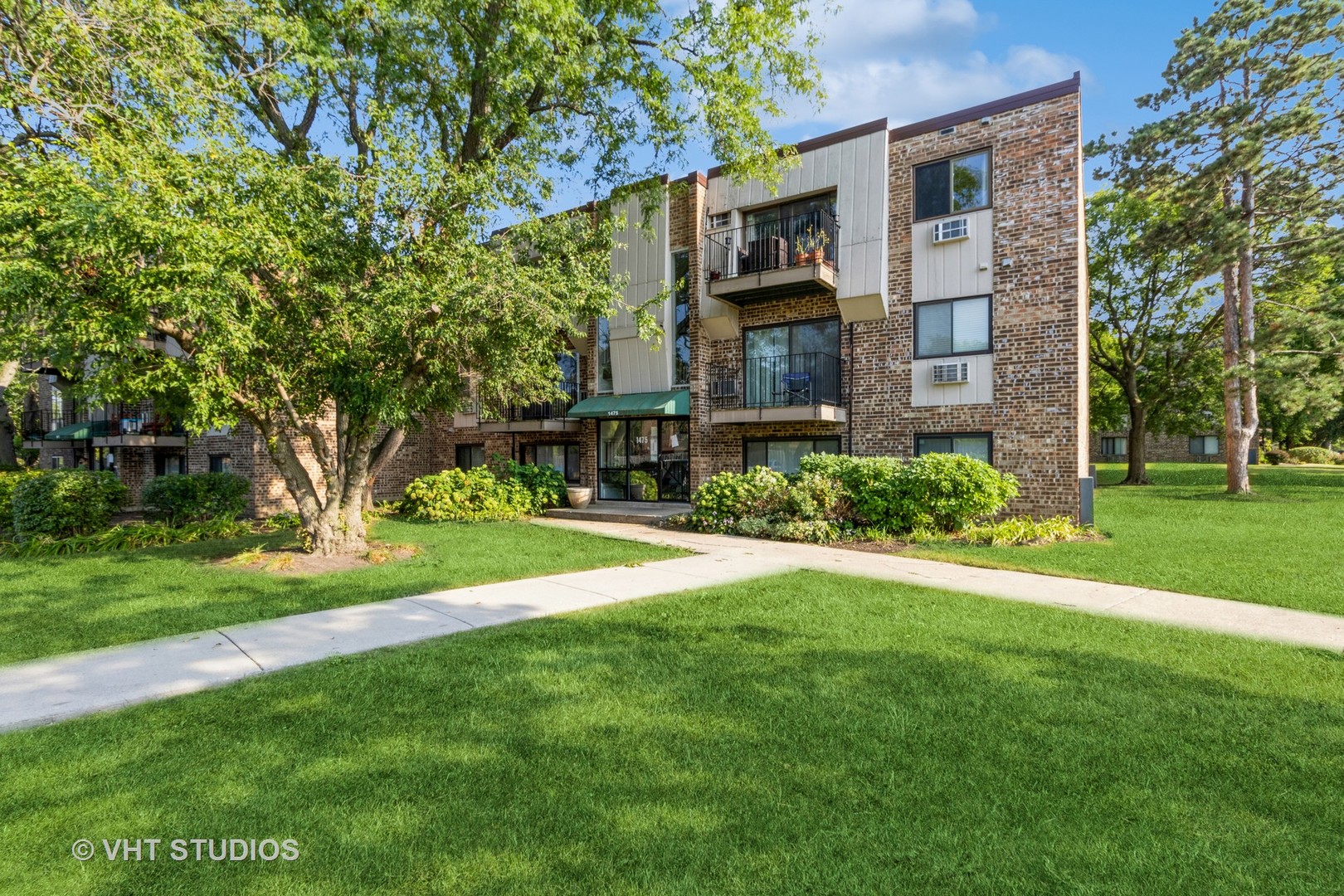 View Palatine, IL 60067 condo