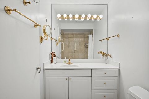 Tiny photo for 6102 N Sheridan Road #507, Chicago, IL 60660 (MLS # 12462576)