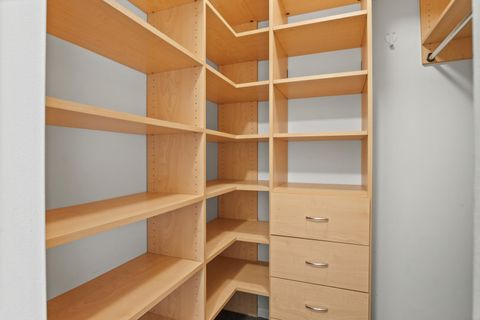 Tiny photo for 6102 N Sheridan Road #507, Chicago, IL 60660 (MLS # 12462576)