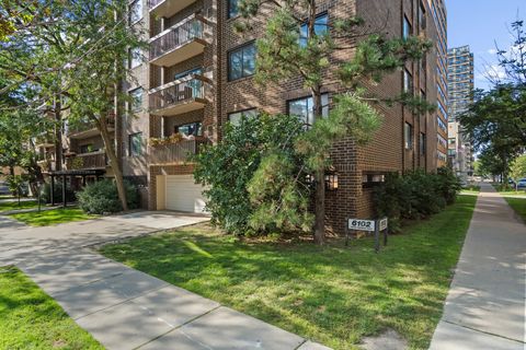 Tiny photo for 6102 N Sheridan Road #507, Chicago, IL 60660 (MLS # 12462576)