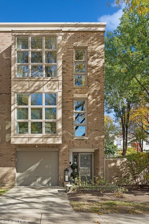 2301 N Wayne Avenue Chicago IL 60614
