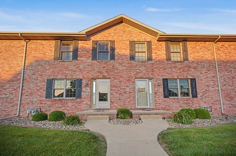Photo of 1820 Glenbridge Road, Bloomington, IL 61704 (MLS # 12717249)