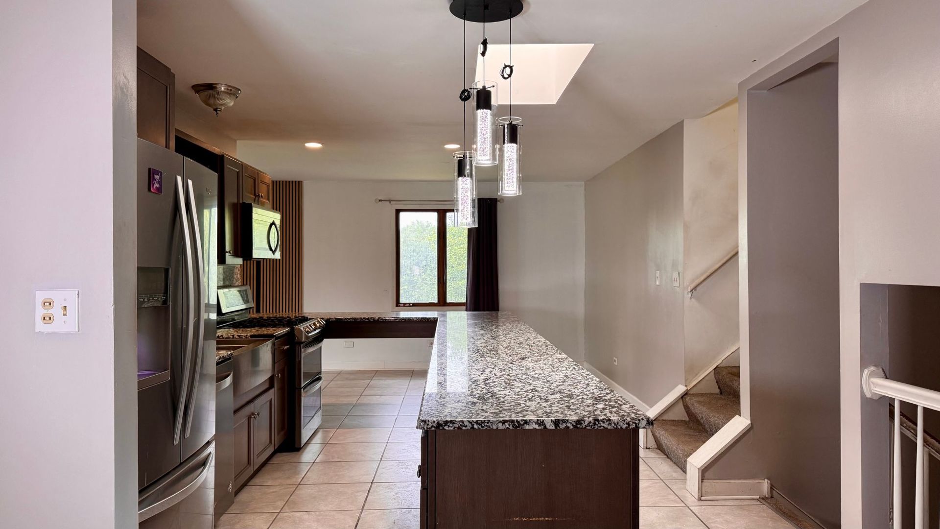 1621 Lawrence Cres