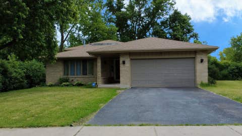 Photo of 1621 Lawrence Cres CRES, Flossmoor, IL 60422 (MLS # 12650601)