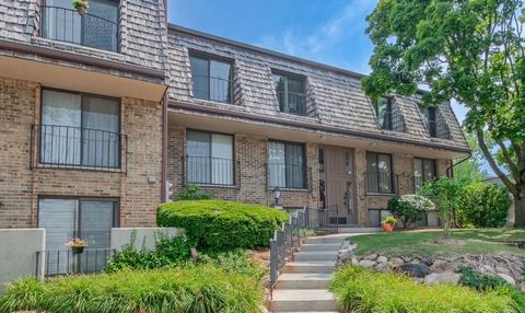 1721 Northfield Square B Northfield IL 60093