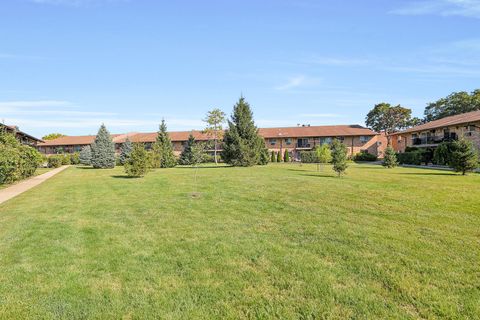 Tiny photo for 838 E Old Willow Road #105, Prospect Heights, IL 60070 (MLS # 12480678)