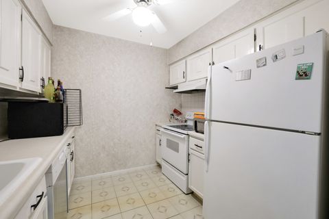 Tiny photo for 838 E Old Willow Road #105, Prospect Heights, IL 60070 (MLS # 12480678)
