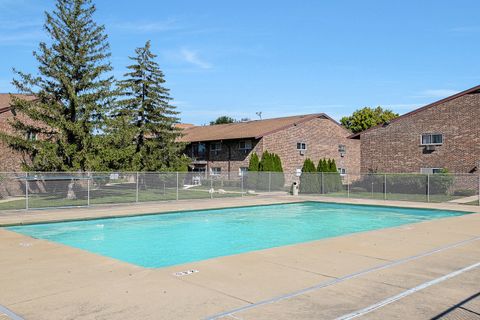 Tiny photo for 838 E Old Willow Road #105, Prospect Heights, IL 60070 (MLS # 12480678)