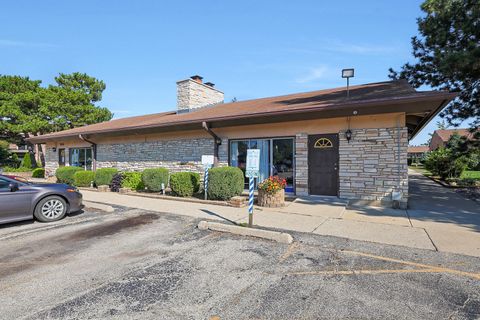 Tiny photo for 838 E Old Willow Road #105, Prospect Heights, IL 60070 (MLS # 12480678)