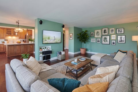 Tiny photo for 7061 N Kedzie Avenue #913, Chicago, IL 60645 (MLS # 12684234)