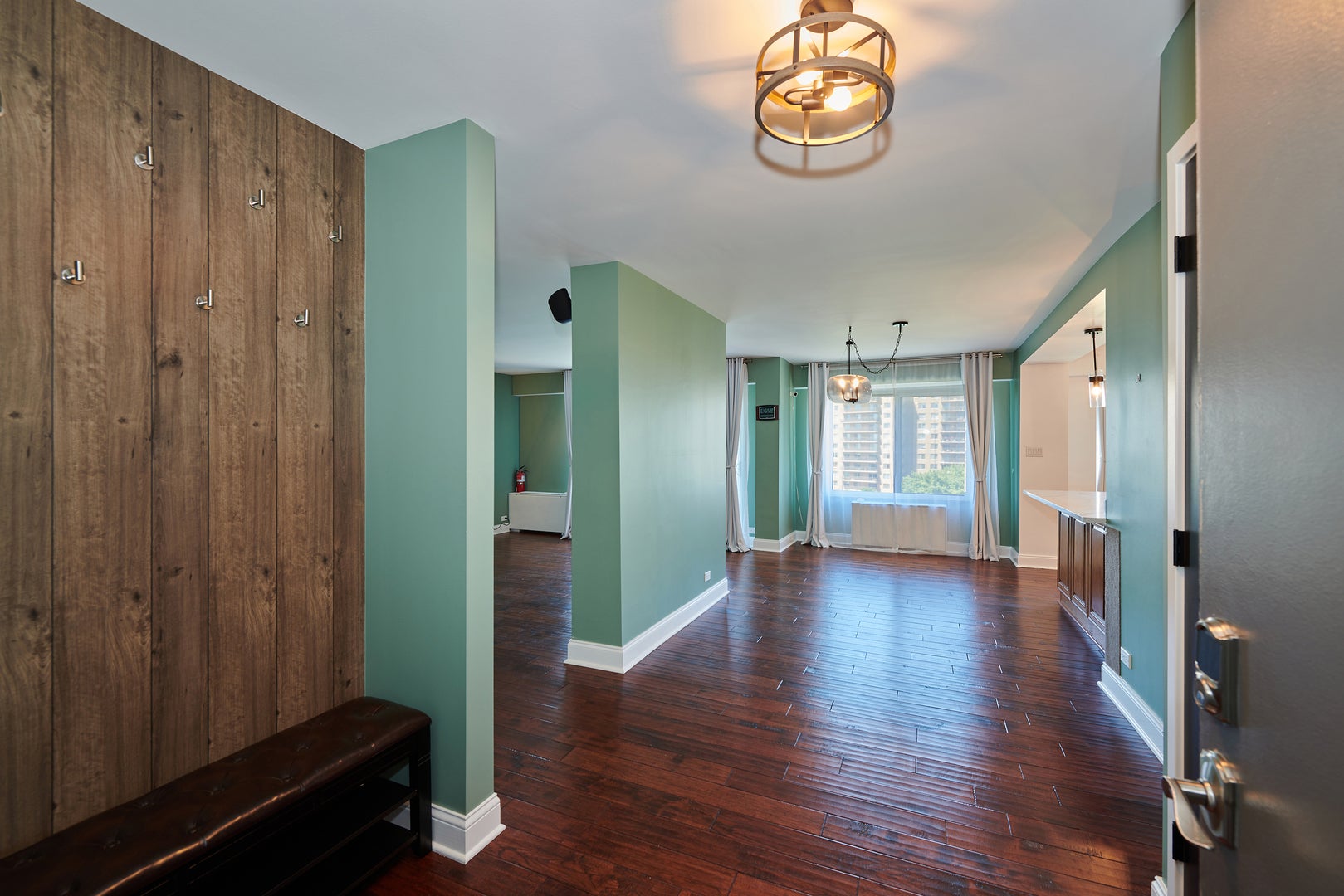 7061 N Kedzie Avenue 913