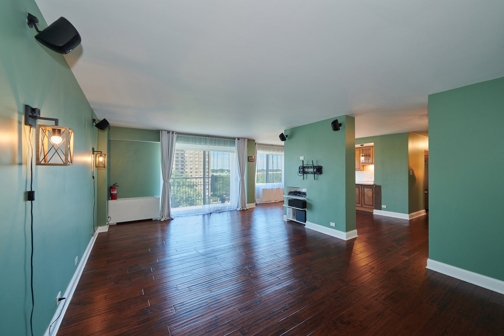 7061 N Kedzie Avenue 913