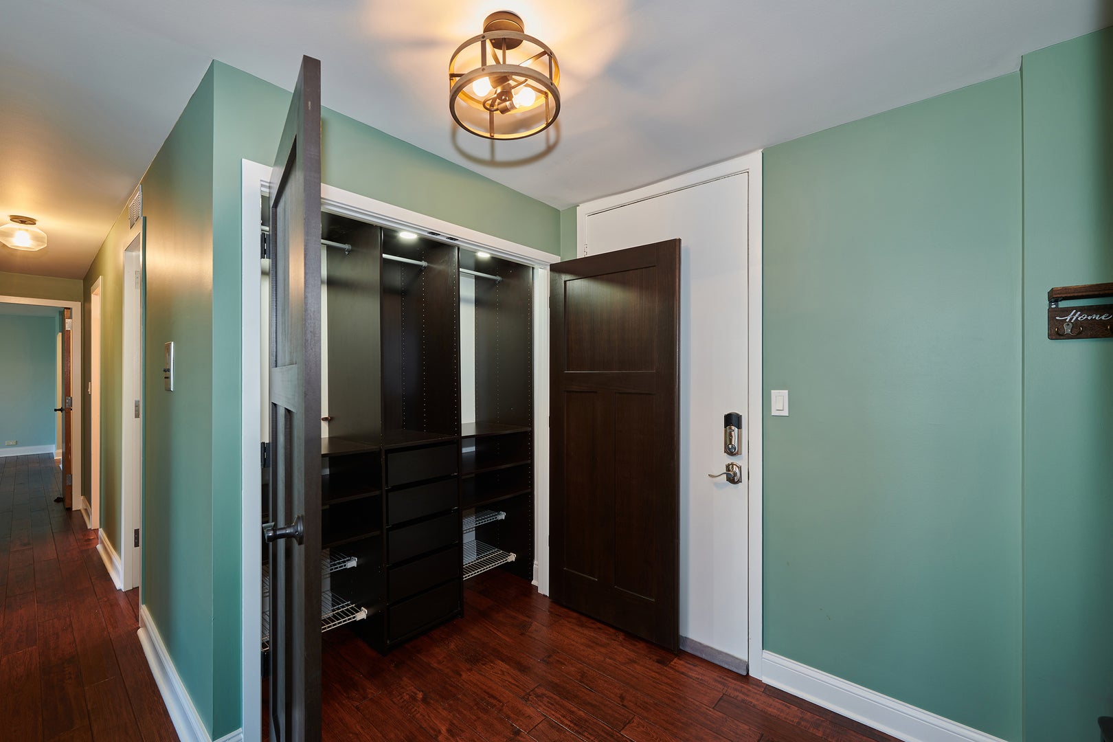 7061 N Kedzie Avenue 913