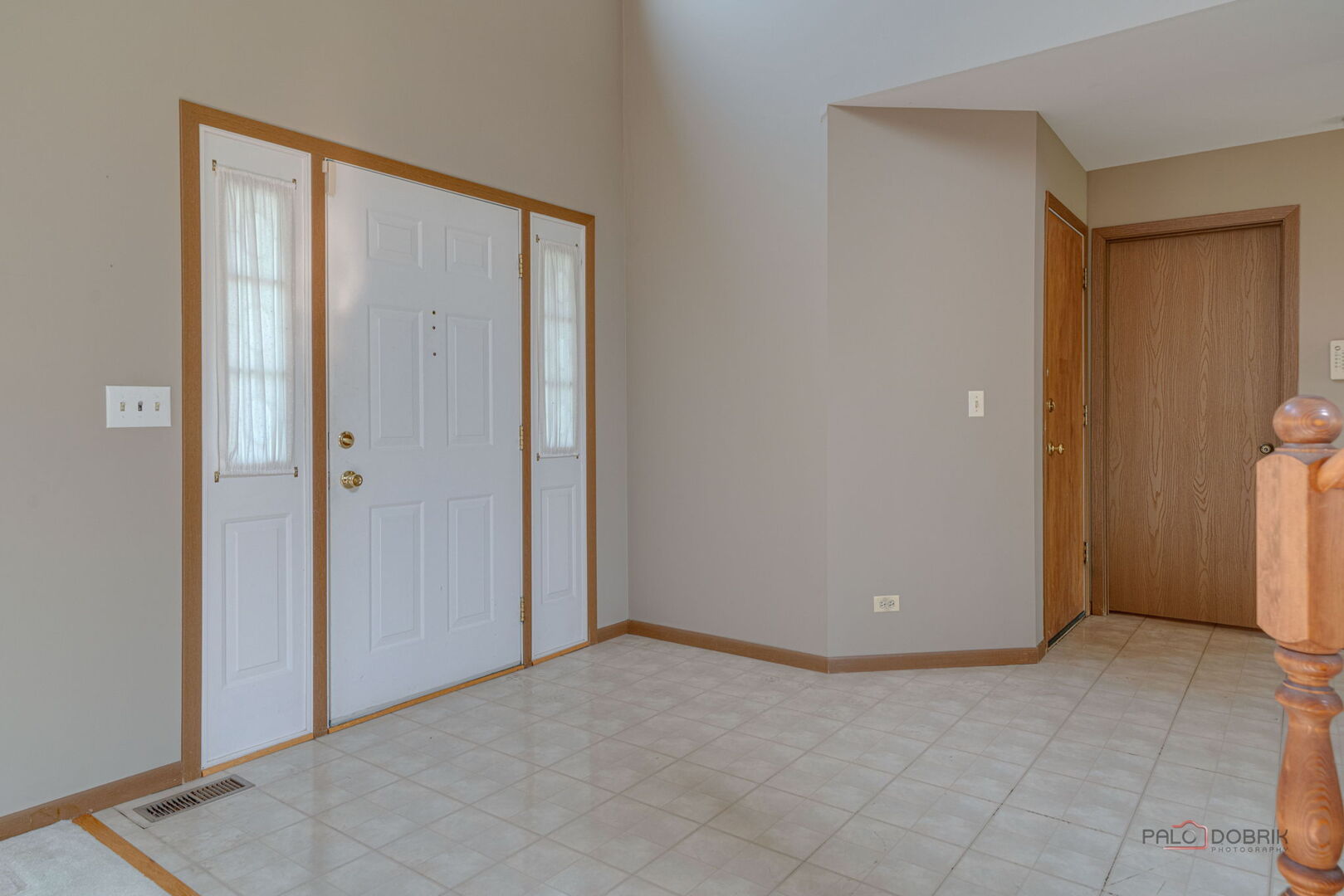 1927 Oaktree Trail