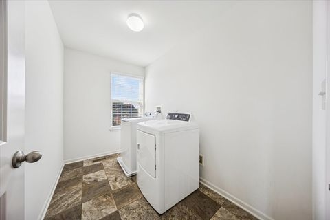 Tiny photo for 71 Windstone Drive, North Aurora, IL 60542 (MLS # 12496322)