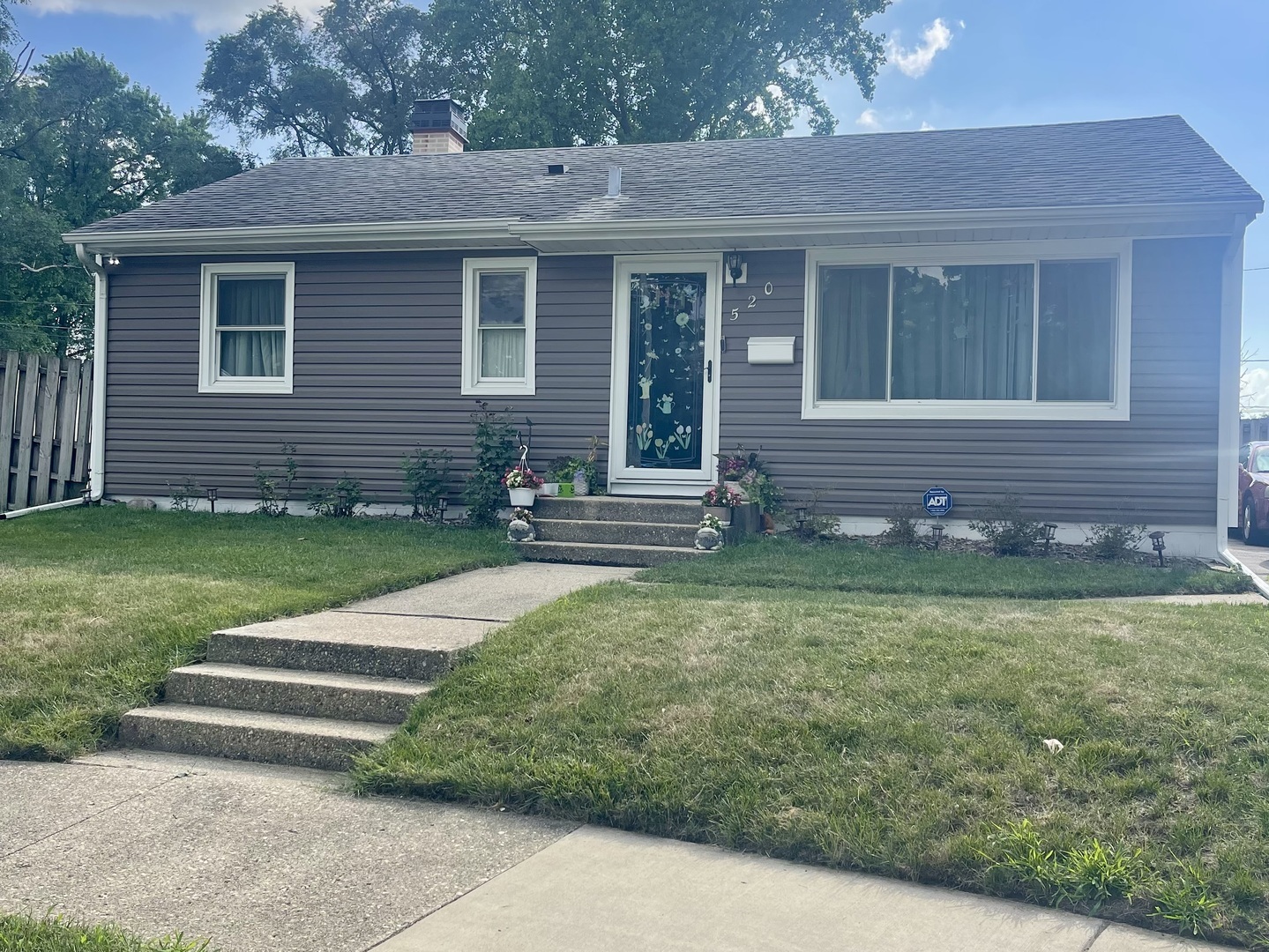 520 W Pleasure Court