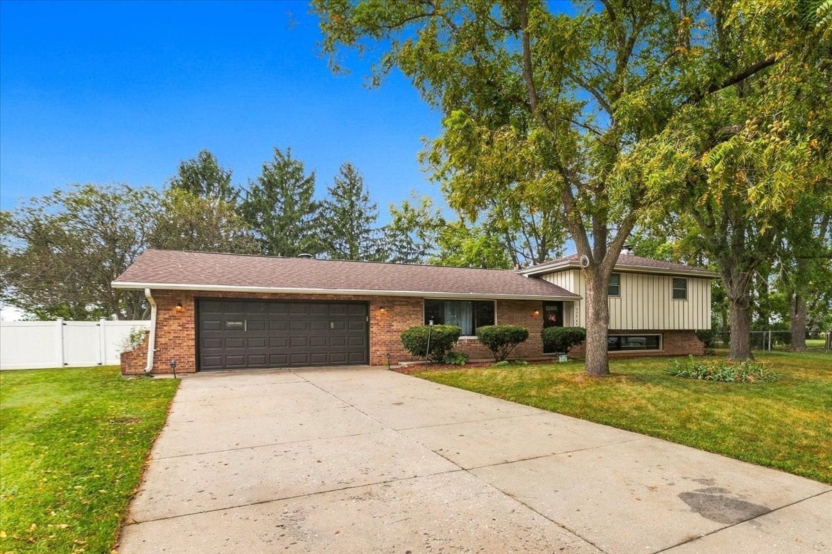 23949 W Plainsman Circle