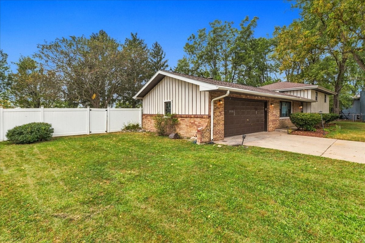 23949 W Plainsman Circle