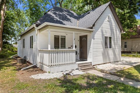 Tiny photo for 904 E Water Street, Urbana, IL 61802 (MLS # 12645464)