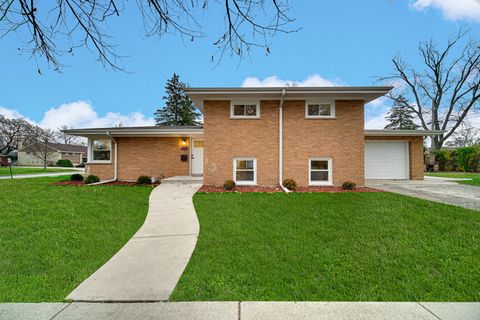 Tiny photo for 1845 Everett Avenue, Des Plaines, IL 60018 (MLS # 12523669)