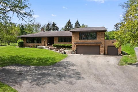 Photo of 22446 N OLD BARRINGTON Road N, North Barrington, IL 60010 (MLS # 12639386)