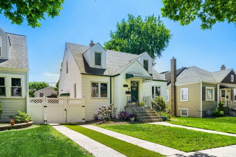 Tiny photo for 3811 W 110th Street, Chicago, IL 60655 (MLS # 12653245)