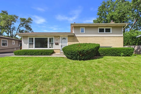 Photo of 604 N Wilshire Drive, Mount Prospect, IL 60056 (MLS # 12744065)