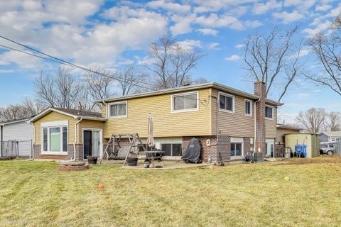 Tiny photo for 725 Elizabeth Lane, Des Plaines, IL 60016 (MLS # 12583682)