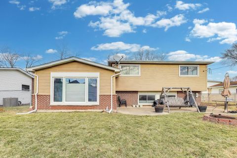 Tiny photo for 725 Elizabeth Lane, Des Plaines, IL 60016 (MLS # 12583682)