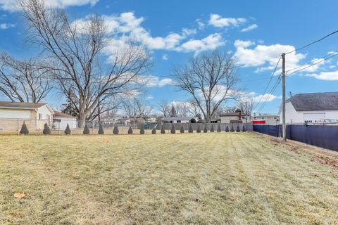 Tiny photo for 725 Elizabeth Lane, Des Plaines, IL 60016 (MLS # 12583682)