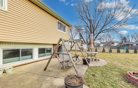 Tiny photo for 725 Elizabeth Lane, Des Plaines, IL 60016 (MLS # 12583682)
