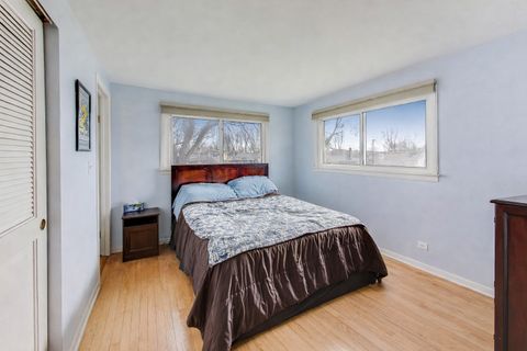 Tiny photo for 725 Elizabeth Lane, Des Plaines, IL 60016 (MLS # 12583682)