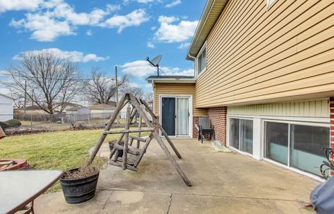 Tiny photo for 725 Elizabeth Lane, Des Plaines, IL 60016 (MLS # 12583682)