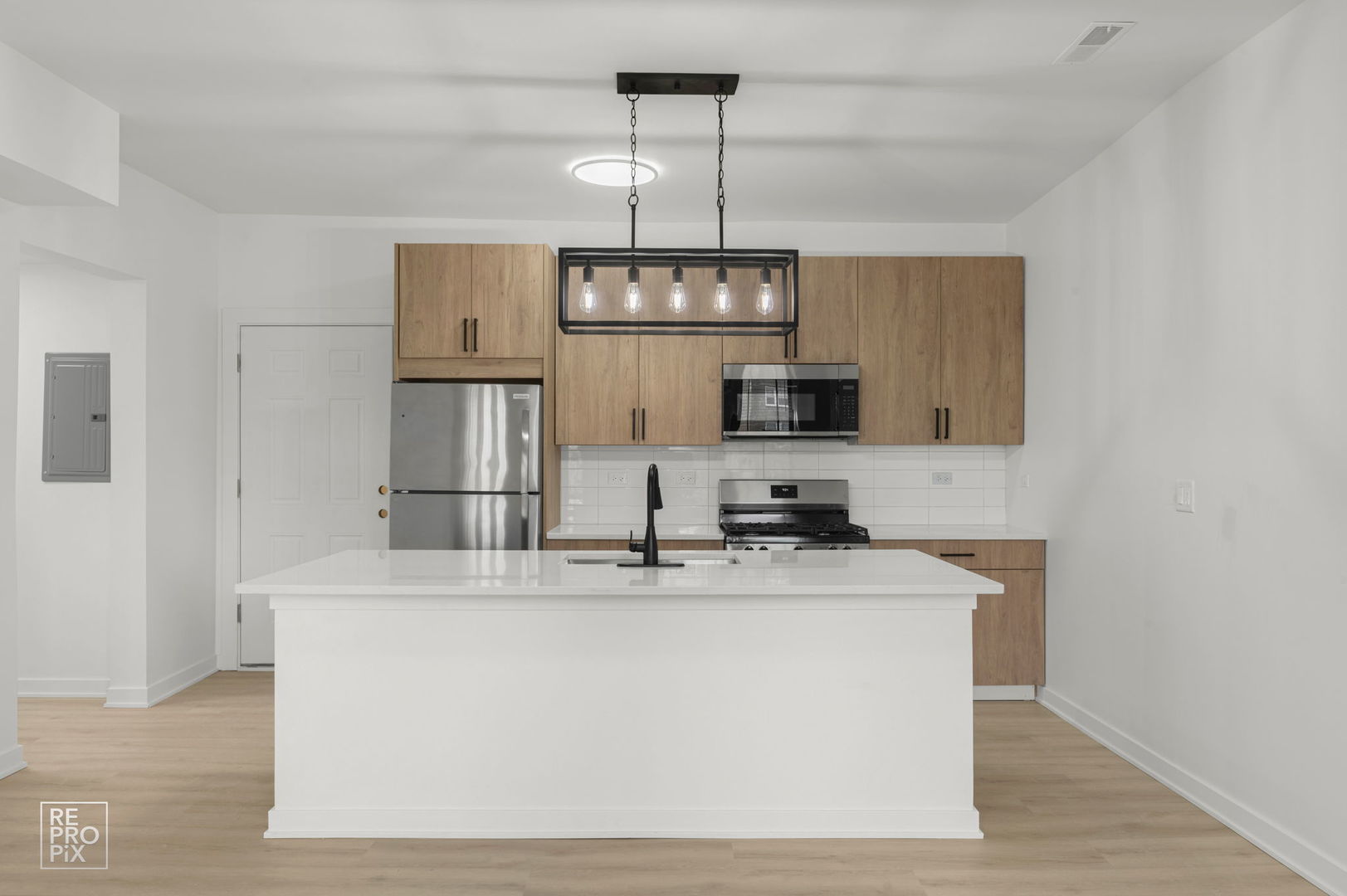 7717 N Sheridan Road 1F