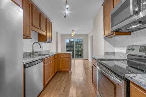Tiny photo for 22 Park Lane #404, Park Ridge, IL 60068 (MLS # 12625786)