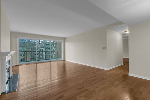 Tiny photo for 22 Park Lane #404, Park Ridge, IL 60068 (MLS # 12625786)