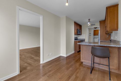 Tiny photo for 22 Park Lane #404, Park Ridge, IL 60068 (MLS # 12625786)