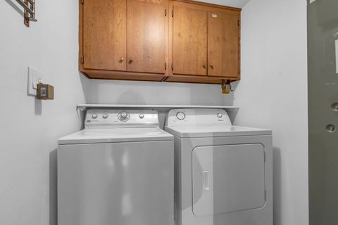 Tiny photo for 22 Park Lane #404, Park Ridge, IL 60068 (MLS # 12625786)