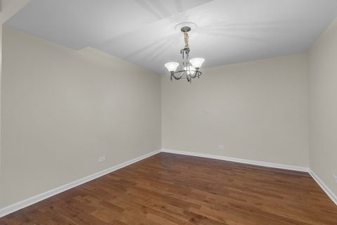 Tiny photo for 22 Park Lane #404, Park Ridge, IL 60068 (MLS # 12625786)