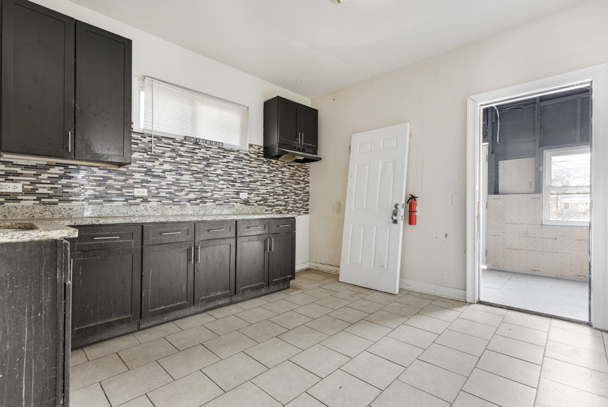 8008 S Escanaba Avenue