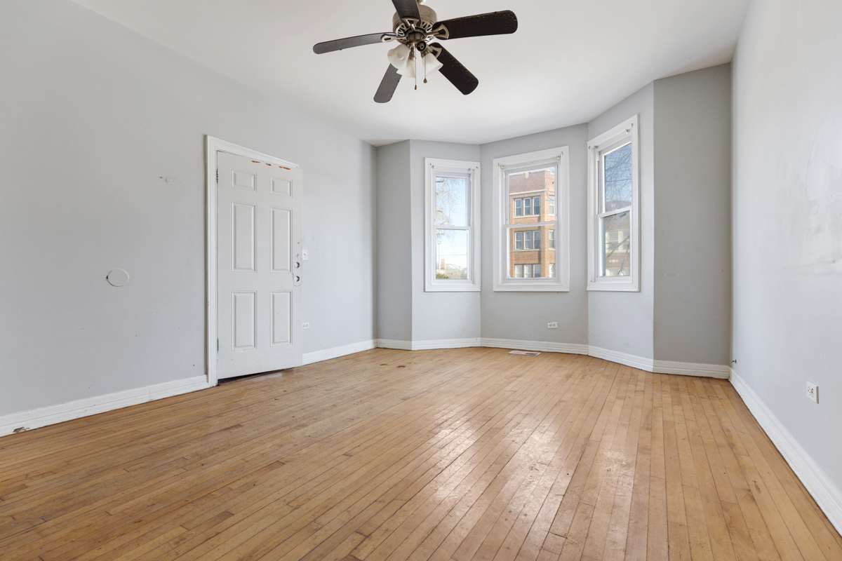 8008 S Escanaba Avenue