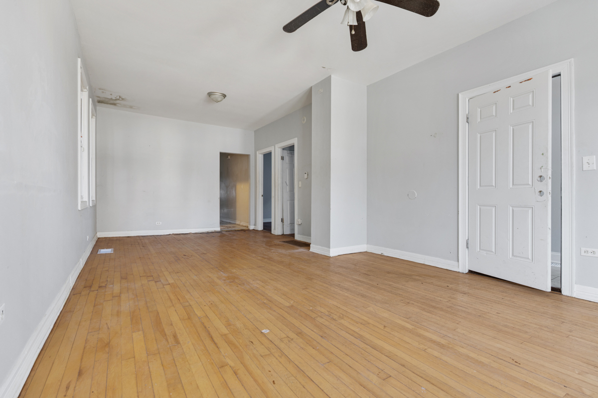 8008 S Escanaba Avenue