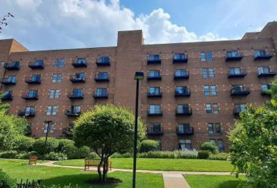 1000 E 53rd Street 119S