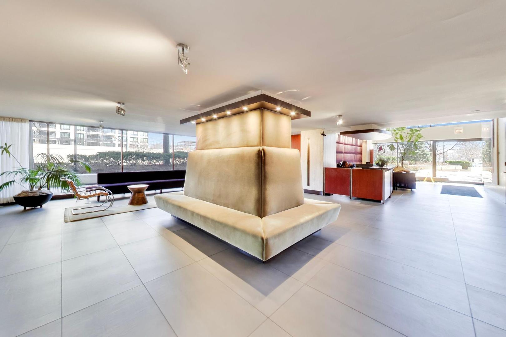 1960 N Lincoln Park West Avenue 408