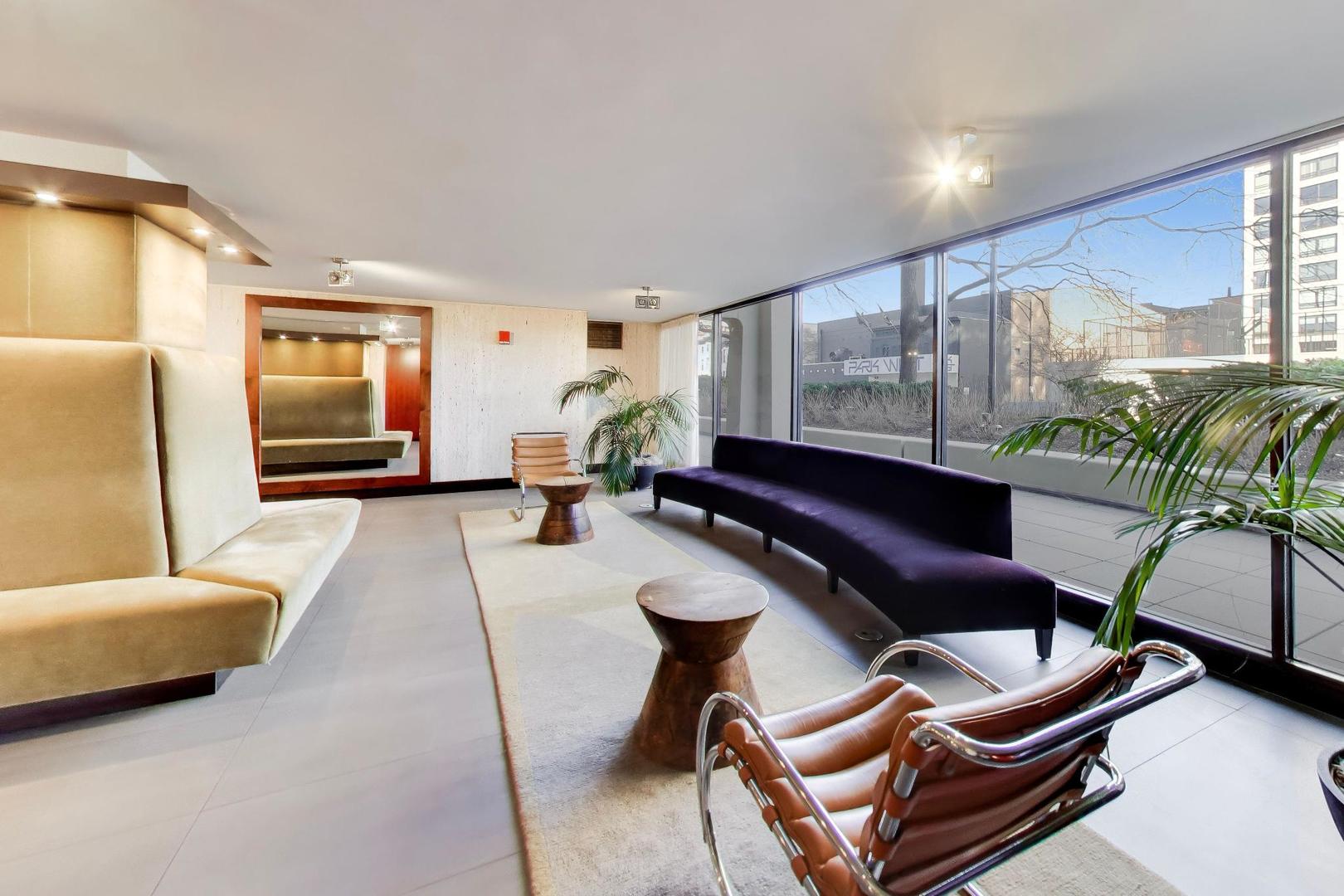 1960 N Lincoln Park West Avenue 408