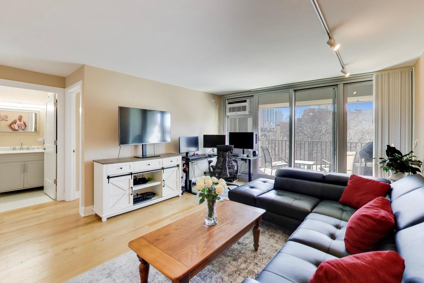 1960 N Lincoln Park West Avenue 408