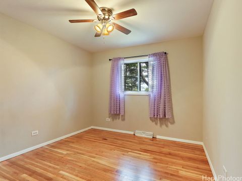 Tiny photo for 1291 Banbury Road, Mundelein, IL 60060 (MLS # 12434072)
