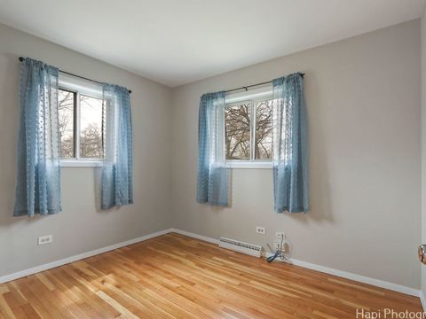 Tiny photo for 1291 Banbury Road, Mundelein, IL 60060 (MLS # 12434072)